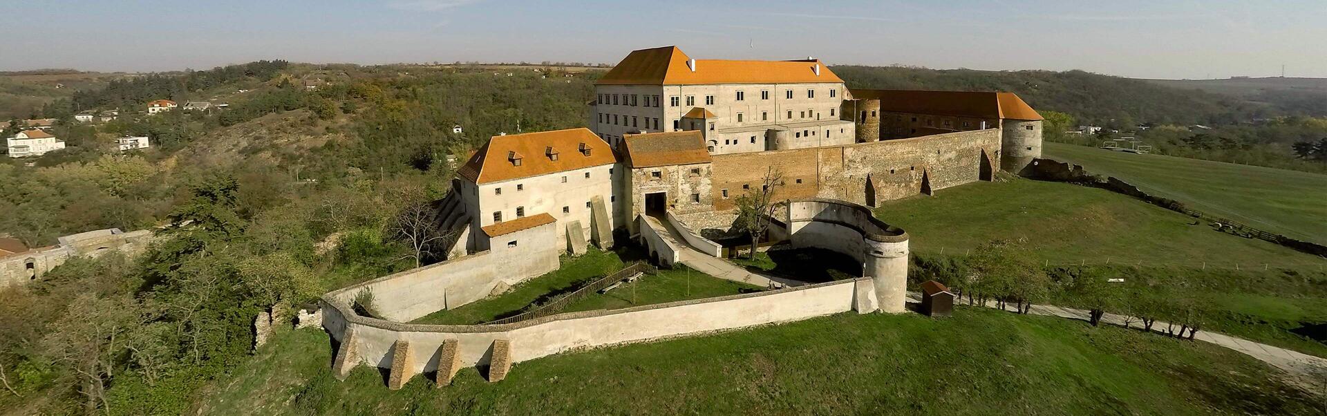 Brněnsko Go from Brno 15 zážitků Uvařte si na ohni, přenocujte na hradě
