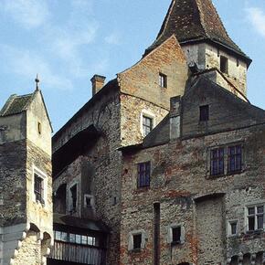 Brněnsko Go from Brno Tišnovsko Hrad Pernštejn a nedvědický stříbrný poklad